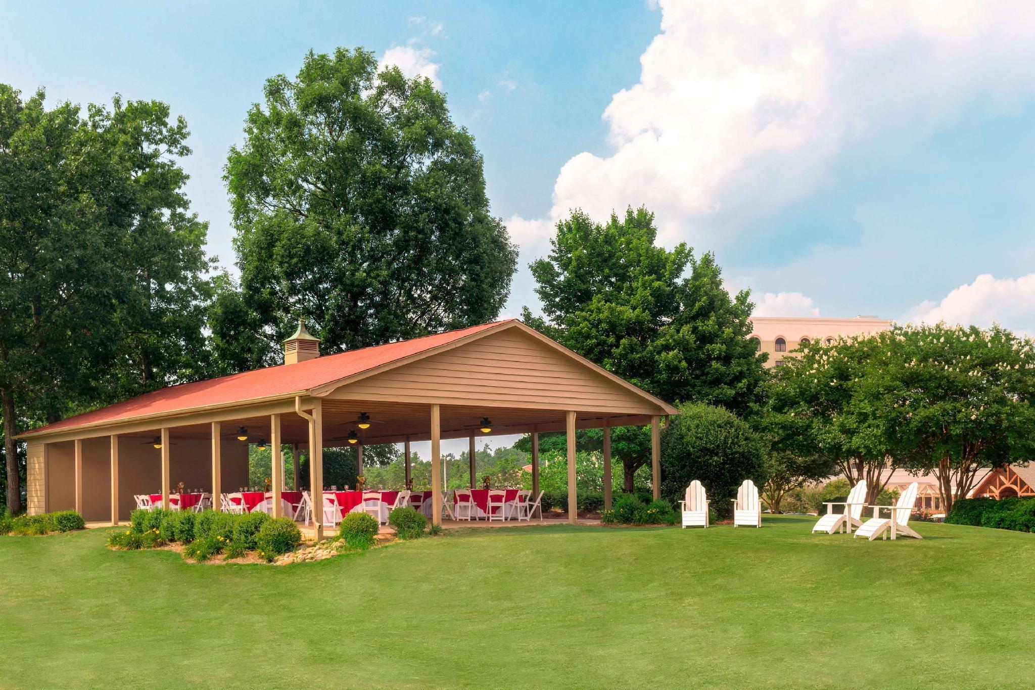 Embassy Suites Greenville Golf Resort & Conference Center Exteriör bild