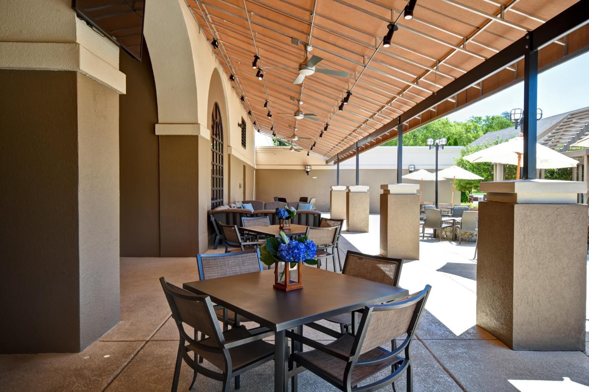 Embassy Suites Greenville Golf Resort & Conference Center Exteriör bild