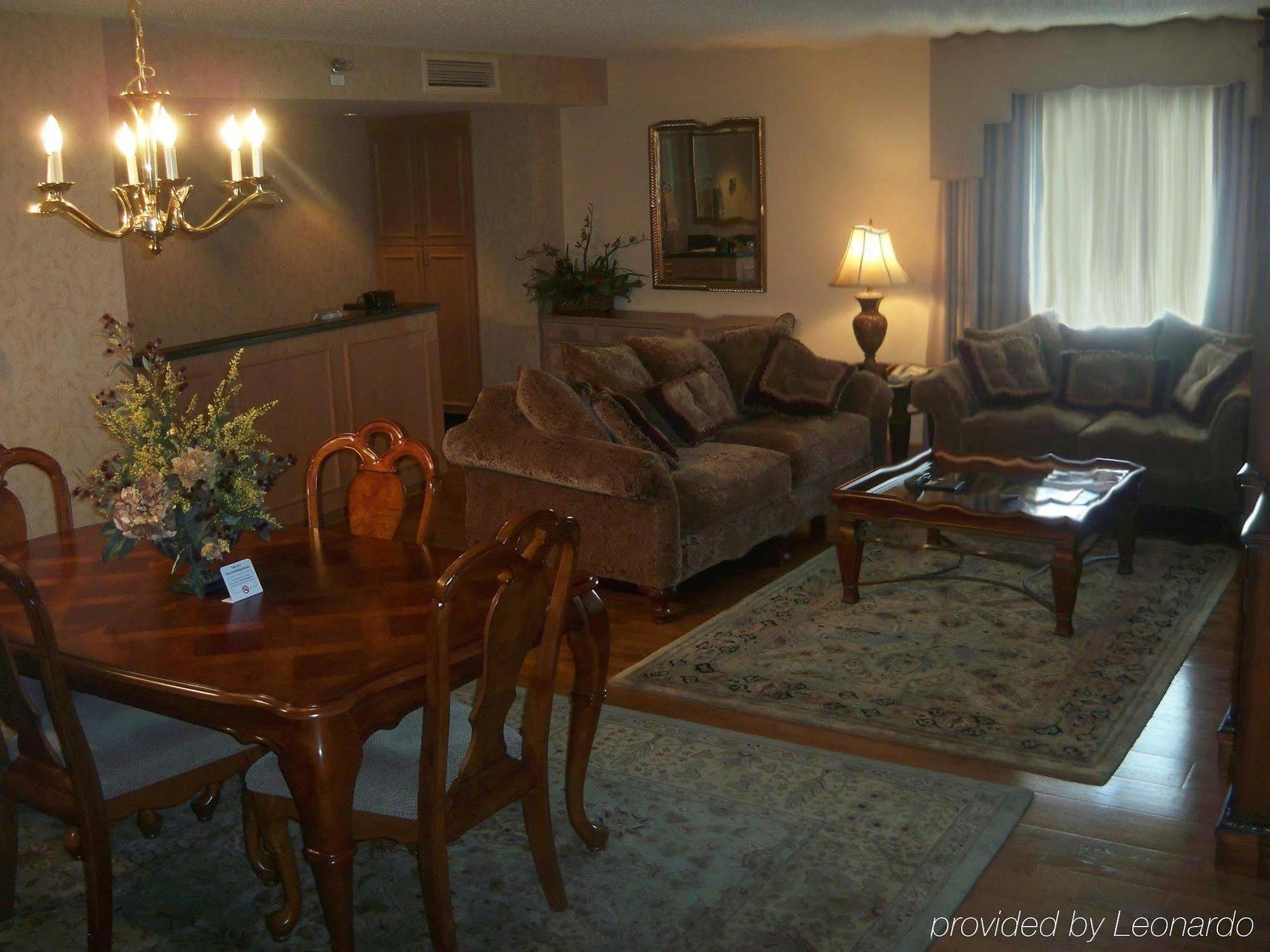 Embassy Suites Greenville Golf Resort & Conference Center Rum bild