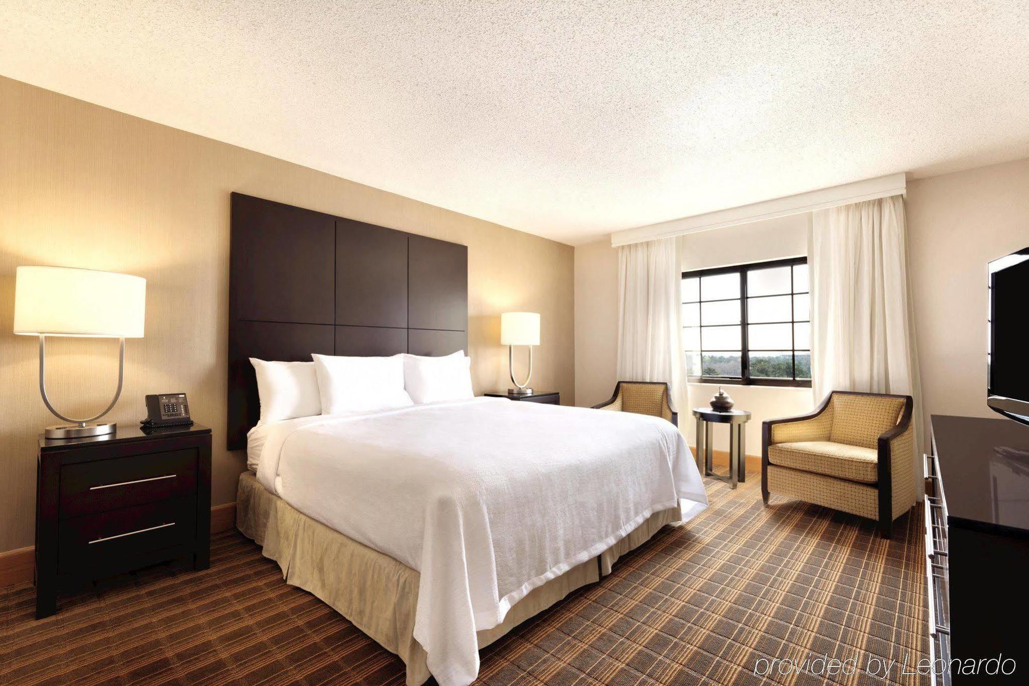 Embassy Suites Greenville Golf Resort & Conference Center Exteriör bild